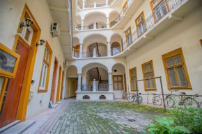 Cute gallery flat in Dob str, Mars